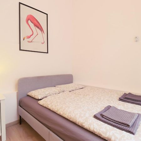 Joseph Boulevard Apartment - 3Bdr, 2Bath, 8Ppl Budapest Exterior foto