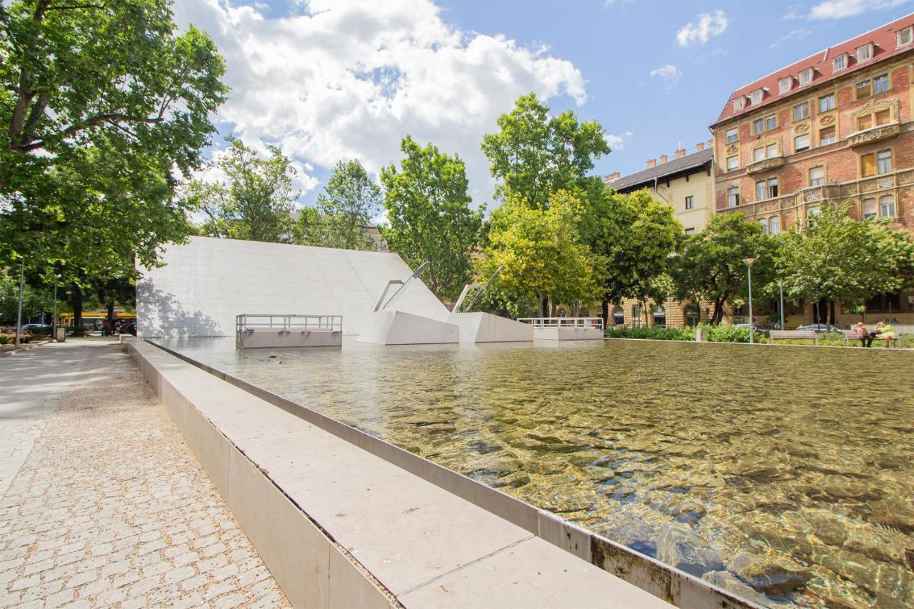 Joseph Boulevard Apartment - 3Bdr, 2Bath, 8Ppl Budapest Exterior foto