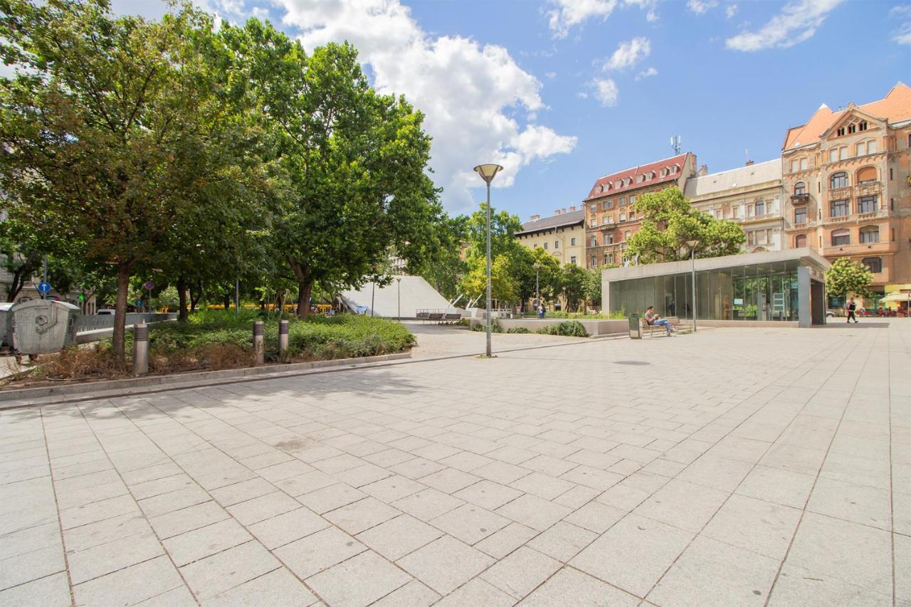 Joseph Boulevard Apartment - 3Bdr, 2Bath, 8Ppl Budapest Exterior foto