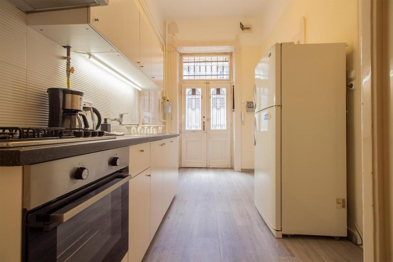 Joseph Boulevard Apartment - 3Bdr, 2Bath, 8Ppl Budapest Exterior foto