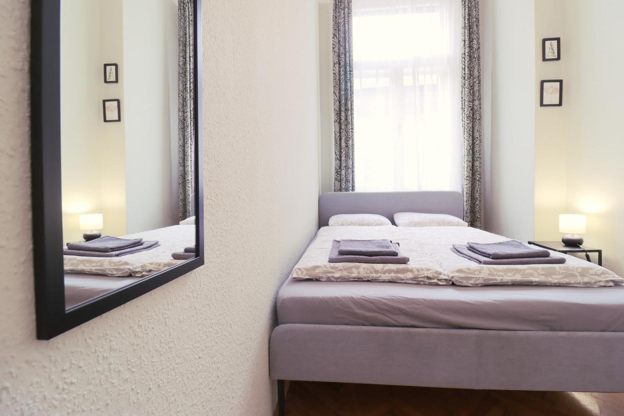Joseph Boulevard Apartment - 3Bdr, 2Bath, 8Ppl Budapest Exterior foto
