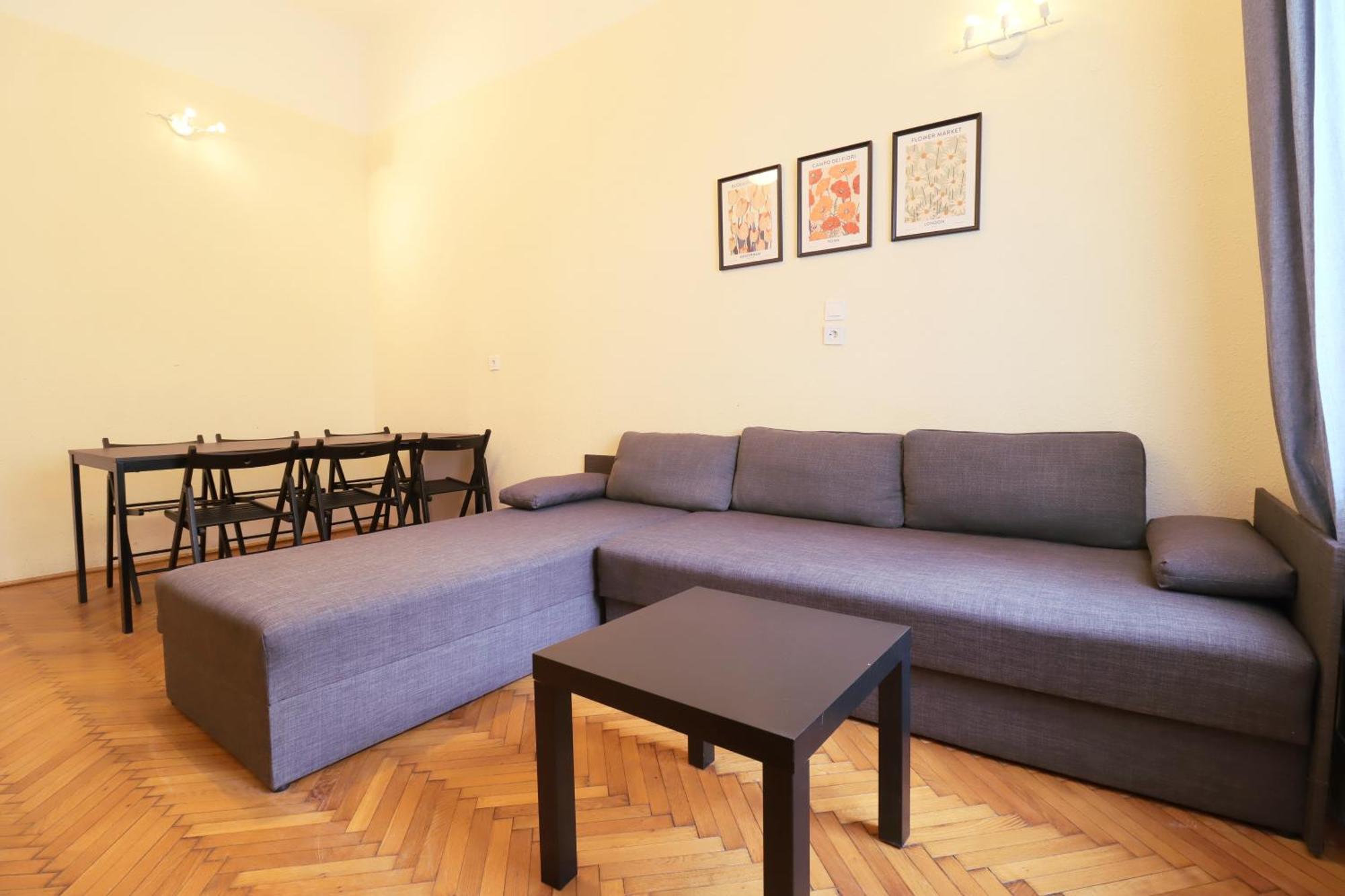 Joseph Boulevard Apartment - 3Bdr, 2Bath, 8Ppl Budapest Exterior foto