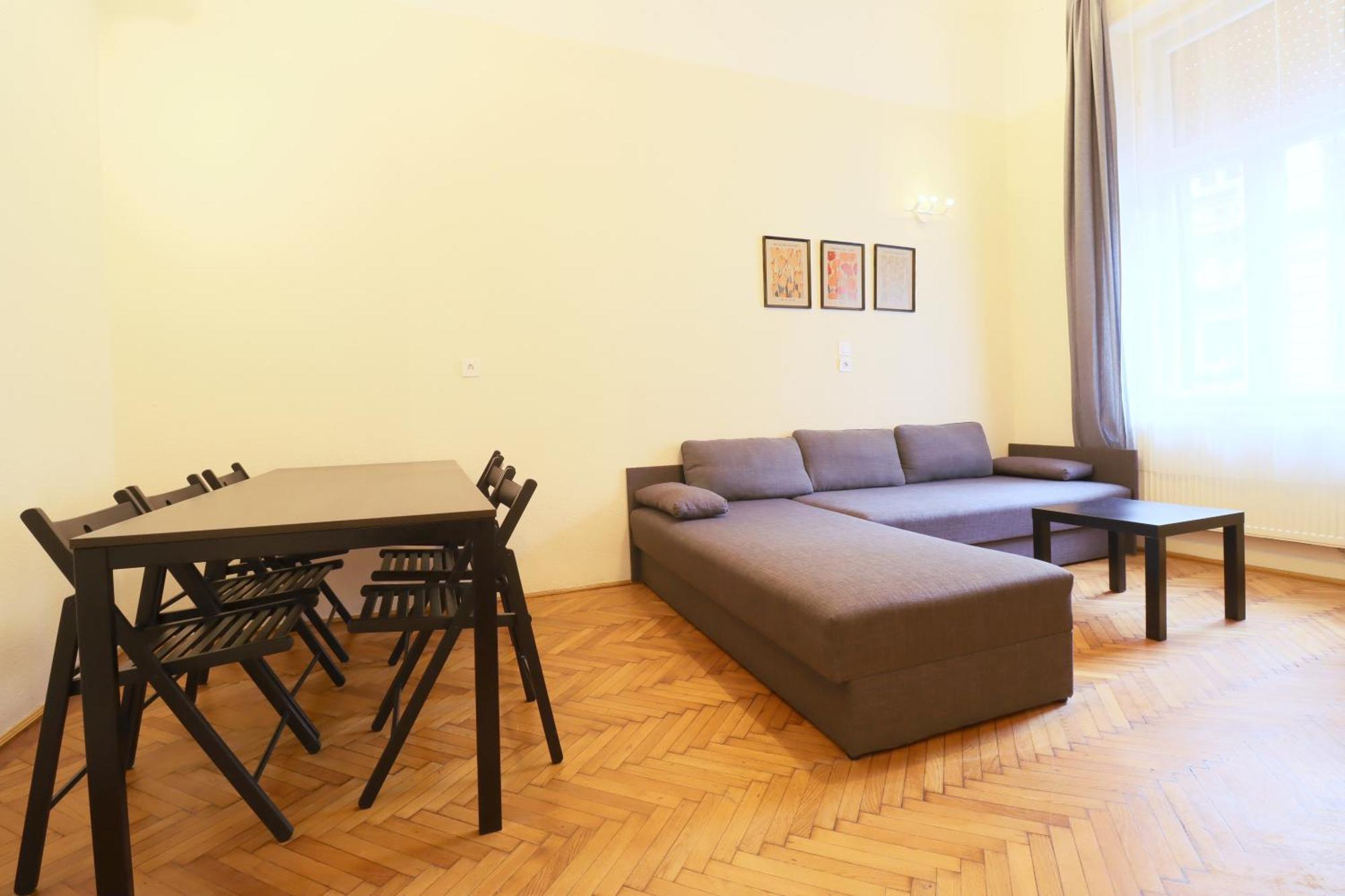 Joseph Boulevard Apartment - 3Bdr, 2Bath, 8Ppl Budapest Exterior foto