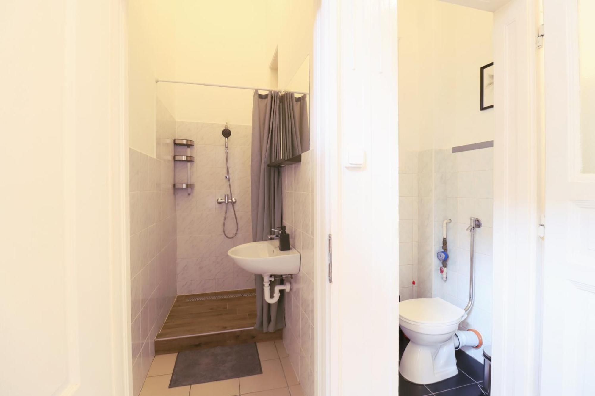 Joseph Boulevard Apartment - 3Bdr, 2Bath, 8Ppl Budapest Exterior foto