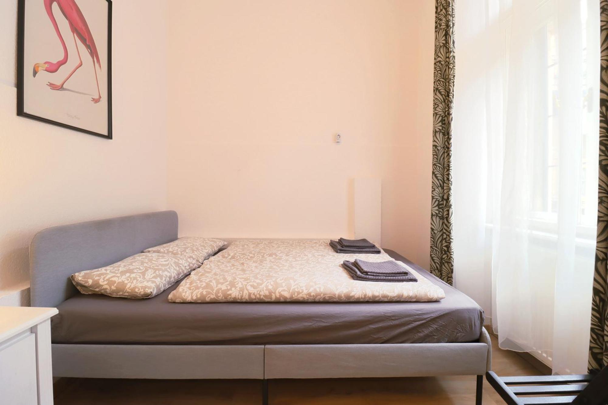 Joseph Boulevard Apartment - 3Bdr, 2Bath, 8Ppl Budapest Exterior foto