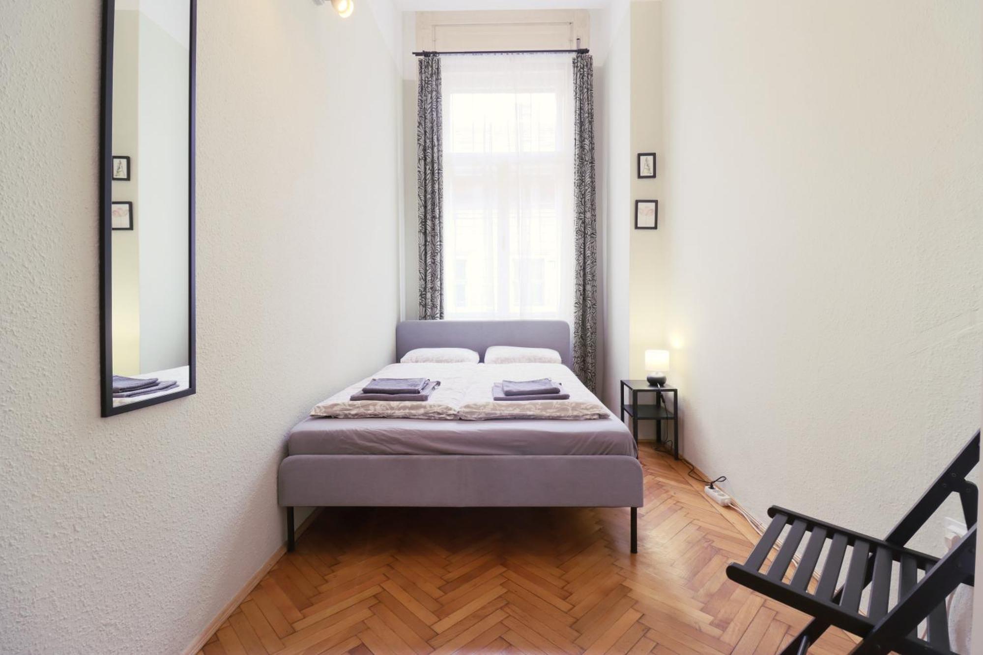 Joseph Boulevard Apartment - 3Bdr, 2Bath, 8Ppl Budapest Exterior foto